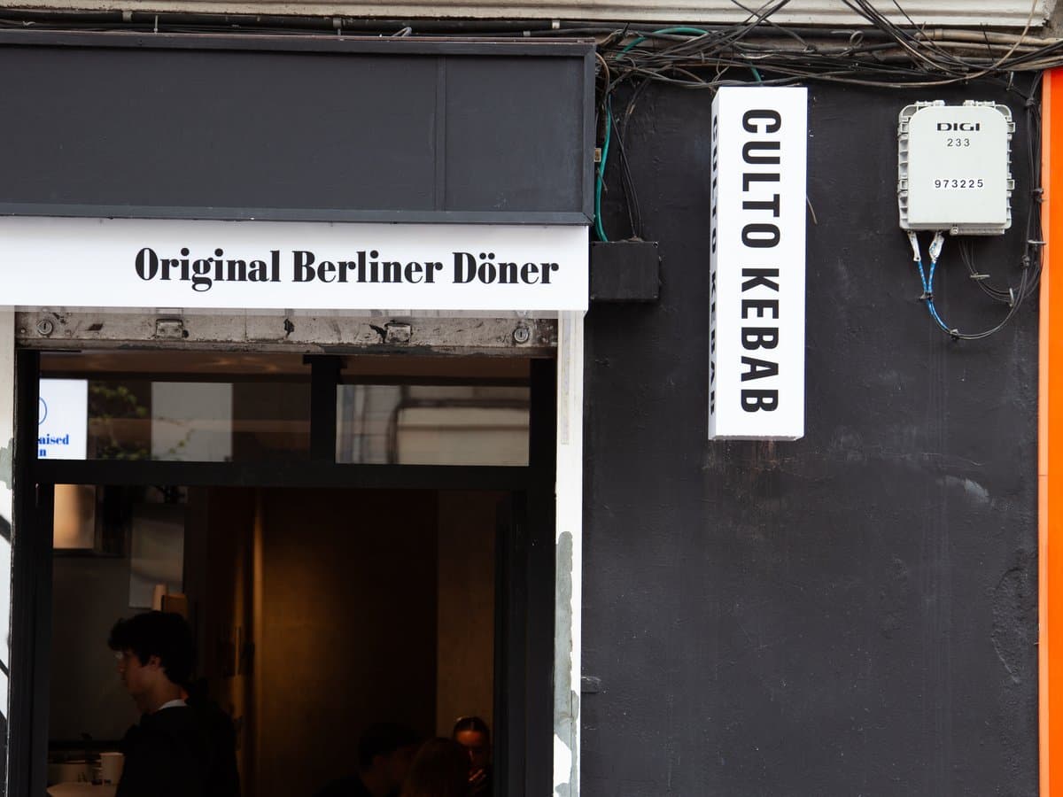 Fachada de Culto Kebab en Atocha, con el rótulo Original Berliner Döner